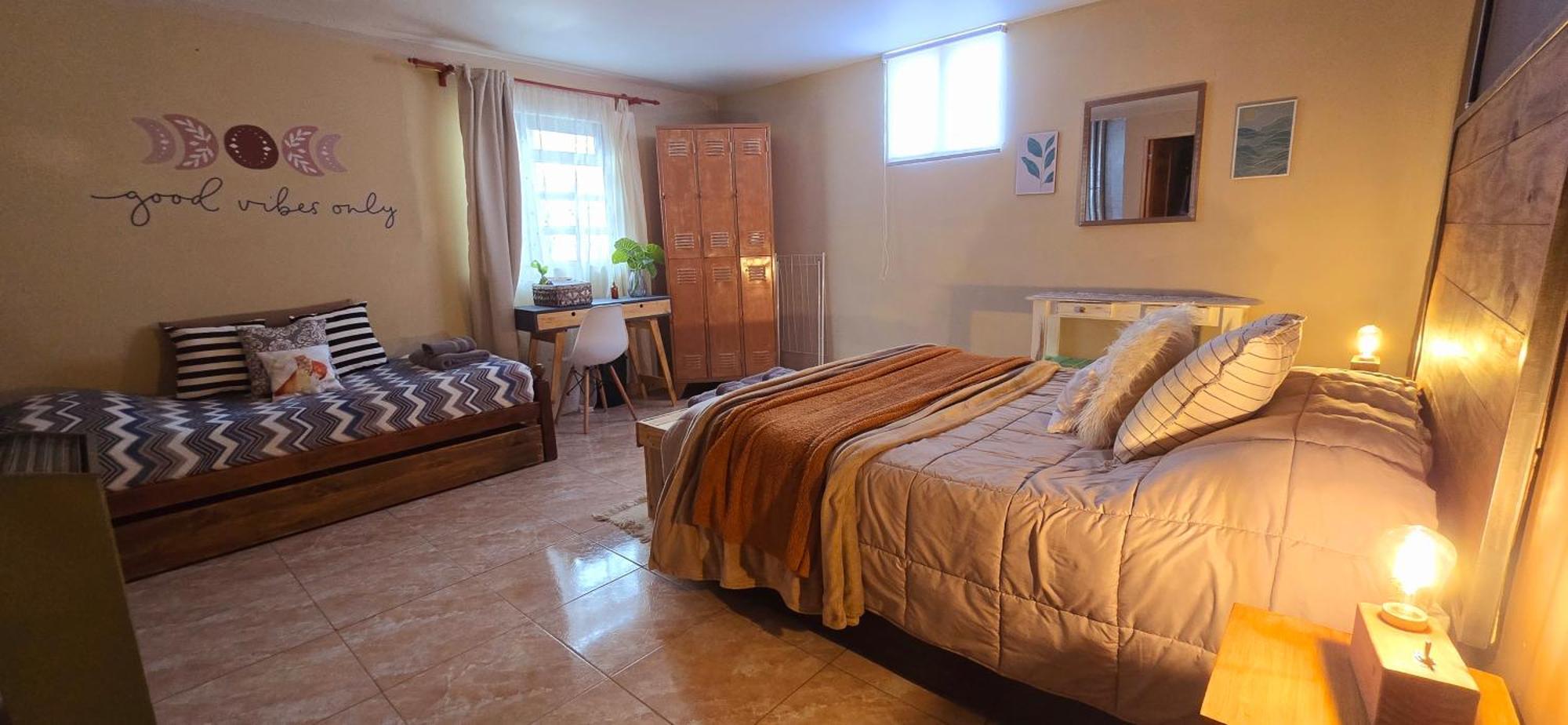 Del Lago, Privadas Y Albergue